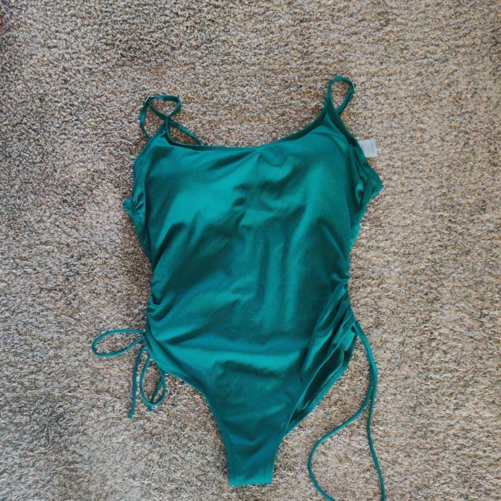 Shade & Shore Emerald Green Adjustable-Side One-Piece Swimsuit